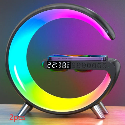 Lampe LED intelligente en forme de G avec enceinte Bluetooth, chargeur sans fil et application pour lampe d'ambiance. Contrôlez votre décoration de chambre.