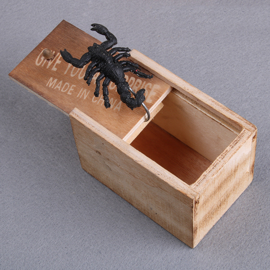 Boîte à farces en bois avec une araignée - Blague réaliste - Surprise pour le 1er avril - Jouet amusant et original - Cadeau pratique