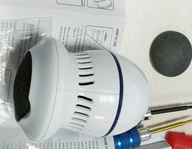Râpe électrique multifonctionnelle pour les pieds, éliminant les callosités et les peaux mortes.