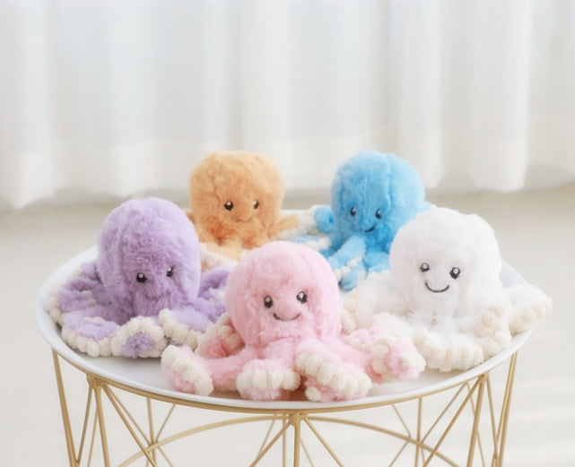 Bébé pieuvre en peluche