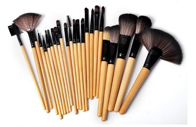 Coffret cadeau de 24 pinceaux de maquillage professionnels pour sourcils, poudre, fond de teint et fards à paupières.