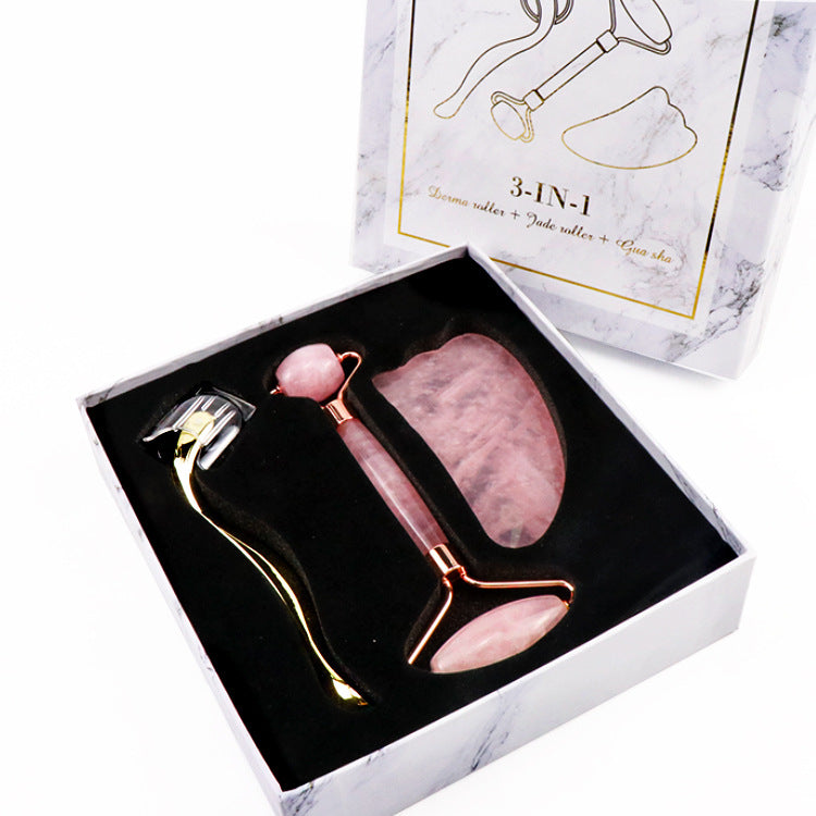 Ensemble de beauté spa comprenant un rouleau de massage en cristal et en jade à micro-aiguilles, une planche exfoliante pour le visage et des accessoires pour le visage.