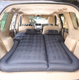 Le lit gonflable pour siège arrière de voiture est pliable.