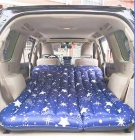 Le lit gonflable pour siège arrière de voiture est pliable.