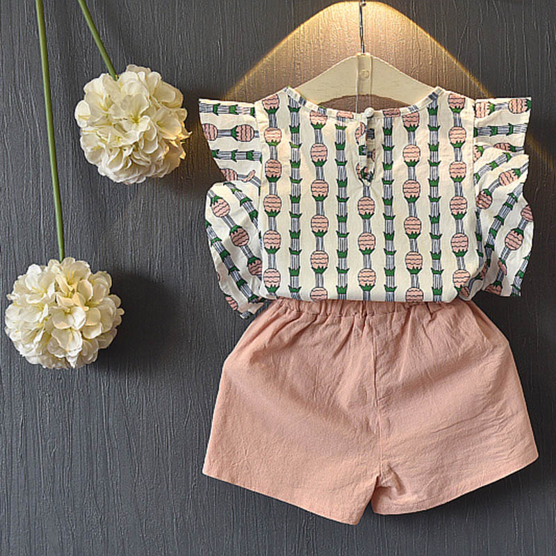 Vêtements pour bébés filles : T-shirt à manches courtes, pantalon et robe.