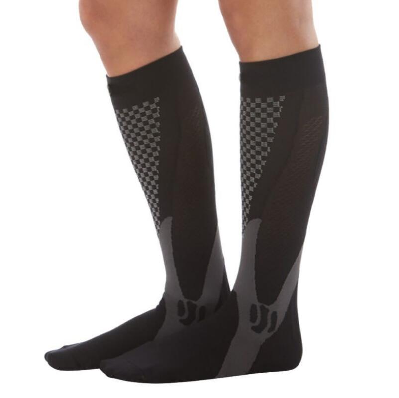 Chaussettes de compression pour hommes et femmes, coupe athlétique graduée optimale, idéales pour la course, les voyages en avion et pour améliorer l'endurance, la circulation et la récupération.