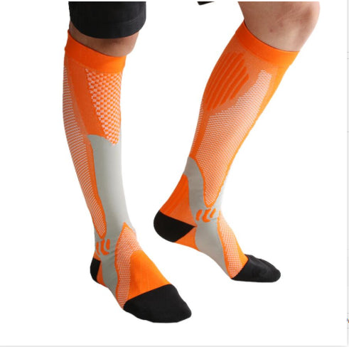 Chaussettes de compression pour hommes et femmes, coupe athlétique graduée optimale, idéales pour la course, les voyages en avion et pour améliorer l'endurance, la circulation et la récupération.