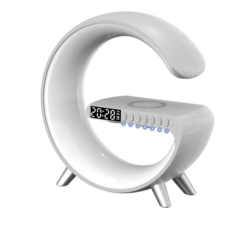 Lampe LED intelligente en forme de G avec enceinte Bluetooth, chargeur sans fil et application pour lampe d'ambiance. Contrôlez votre décoration de chambre.