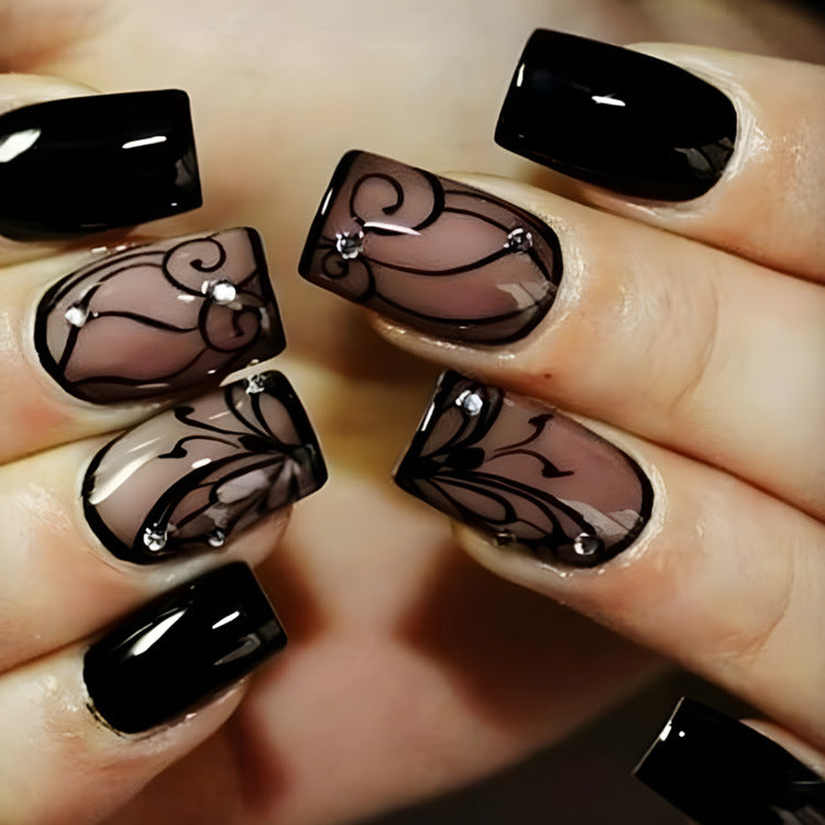 Style Dark Ins Black Vine Portant des Ongles et des Clous