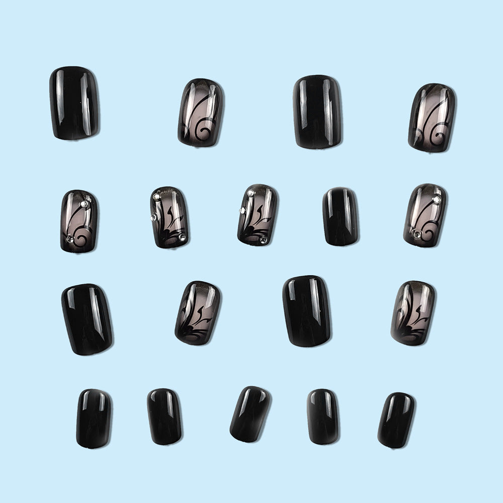 Style Dark Ins Black Vine Portant des Ongles et des Clous