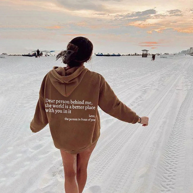 Chère personne derrière moi, le monde est meilleur grâce à toi. Avec tout mon amour, la personne devant toi. Sweat à capuche unisexe tendance, imprimé lettres, poche kangourou et cordon de serrage.