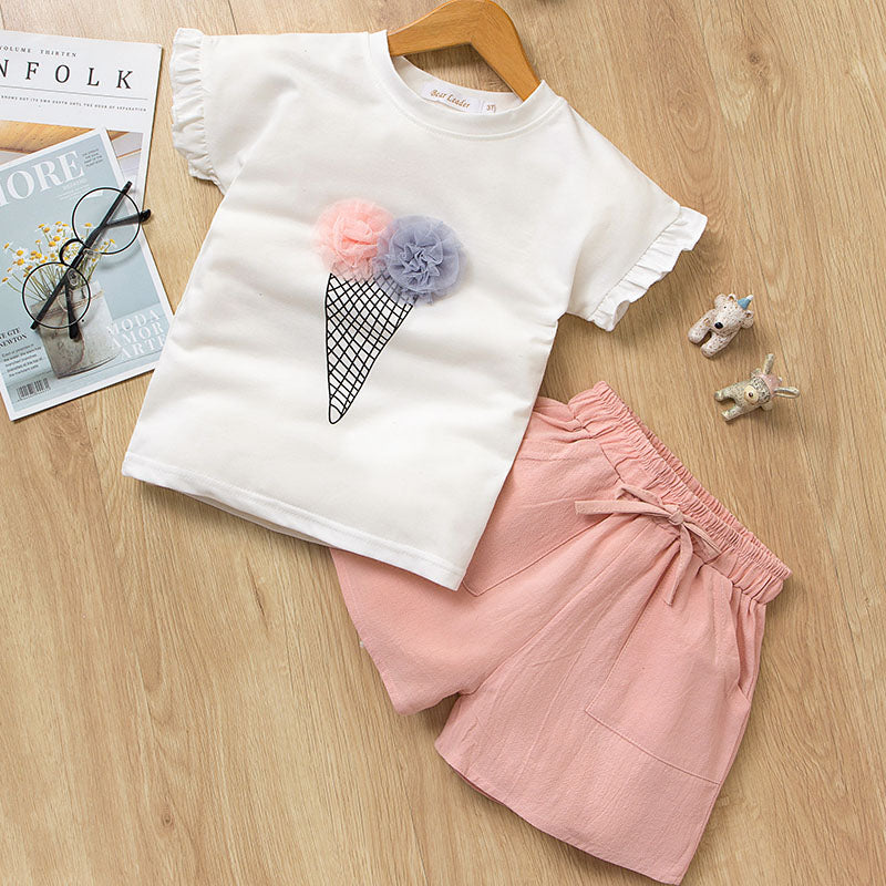 Vêtements pour bébés filles : T-shirt à manches courtes, pantalon et robe.