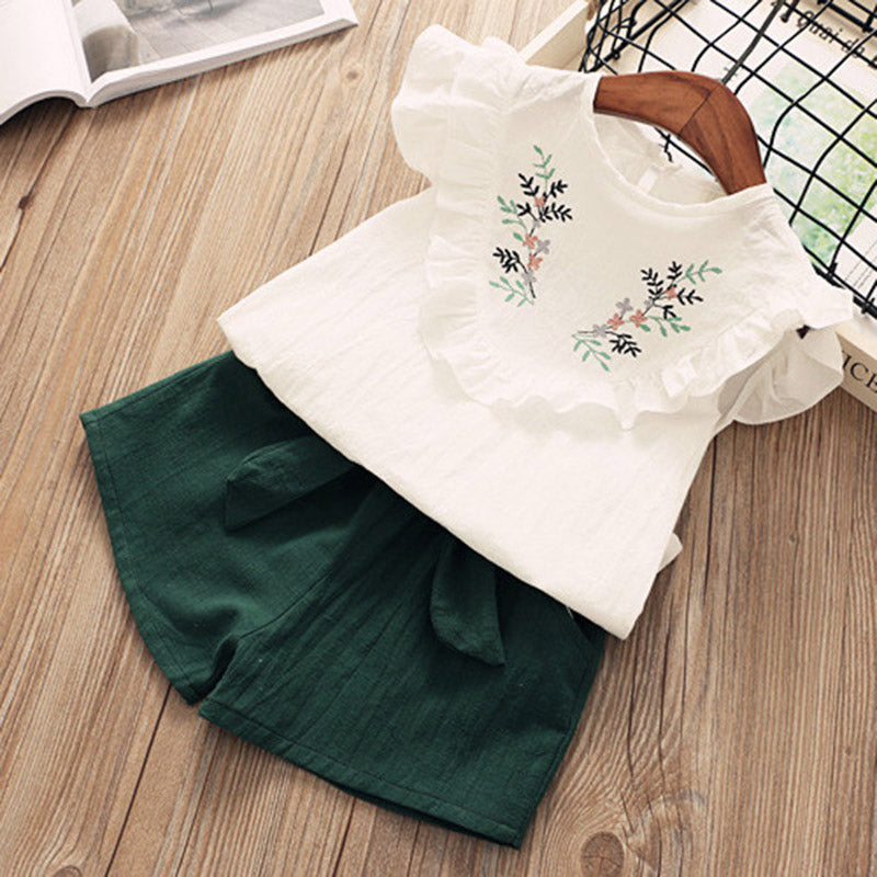 Vêtements pour bébés filles : T-shirt à manches courtes, pantalon et robe.