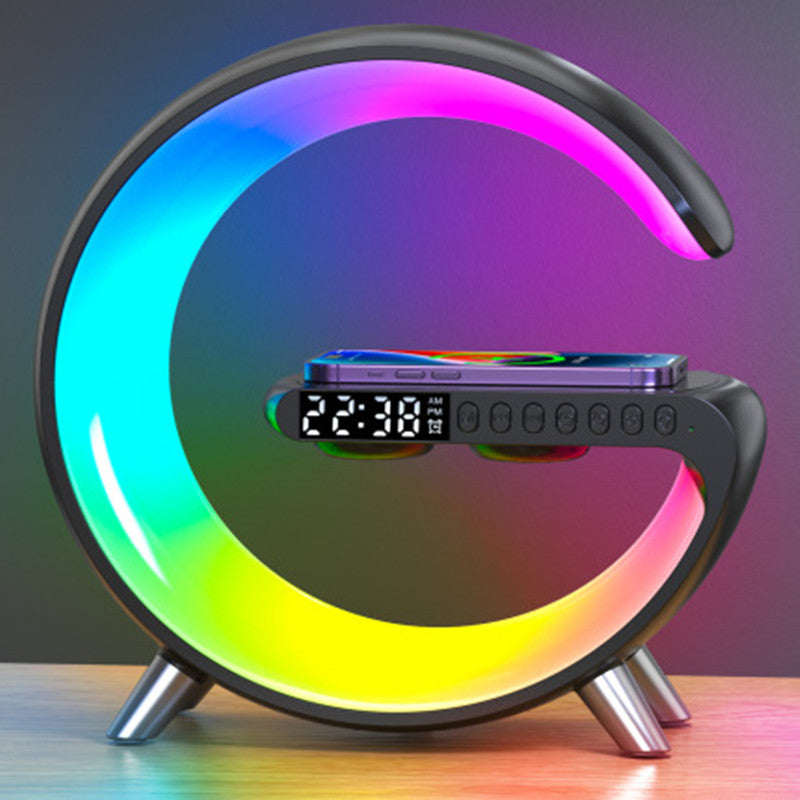 Lampe LED intelligente en forme de G avec enceinte Bluetooth, chargeur sans fil et application pour lampe d'ambiance. Contrôlez votre décoration de chambre.