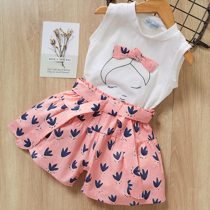Vêtements pour bébés filles : T-shirt à manches courtes, pantalon et robe.
