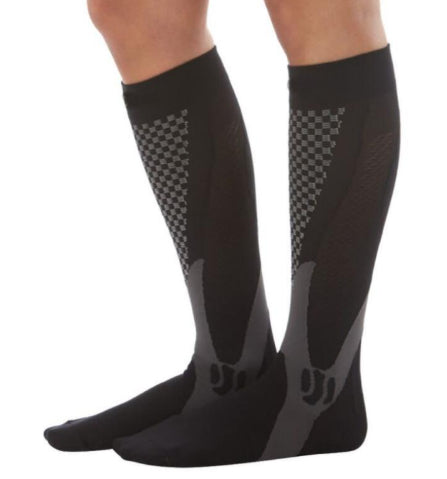Chaussettes de compression pour hommes et femmes, coupe athlétique graduée optimale, idéales pour la course, les voyages en avion et pour améliorer l'endurance, la circulation et la récupération.