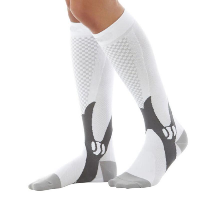 Chaussettes de compression pour hommes et femmes, coupe athlétique graduée optimale, idéales pour la course, les voyages en avion et pour améliorer l'endurance, la circulation et la récupération.