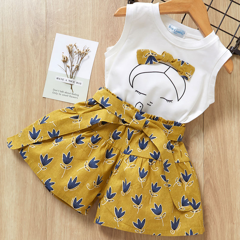 Vêtements pour bébés filles : T-shirt à manches courtes, pantalon et robe.