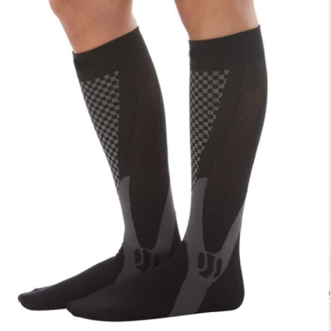 Chaussettes de compression pour hommes et femmes, coupe athlétique graduée optimale, idéales pour la course, les voyages en avion et pour améliorer l'endurance, la circulation et la récupération.