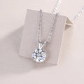 Pendentif en forme de V - Un bijou de luxe et tendance serti d'un diamant Moissan de 2 carats, en argent sterling S925 plaqué platine.