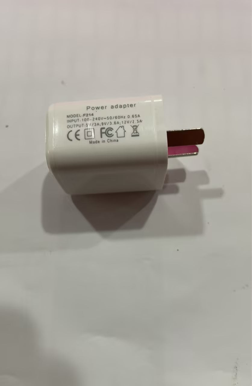 Lampe LED intelligente en forme de G avec enceinte Bluetooth, chargeur sans fil et application pour lampe d'ambiance. Contrôlez votre décoration de chambre.