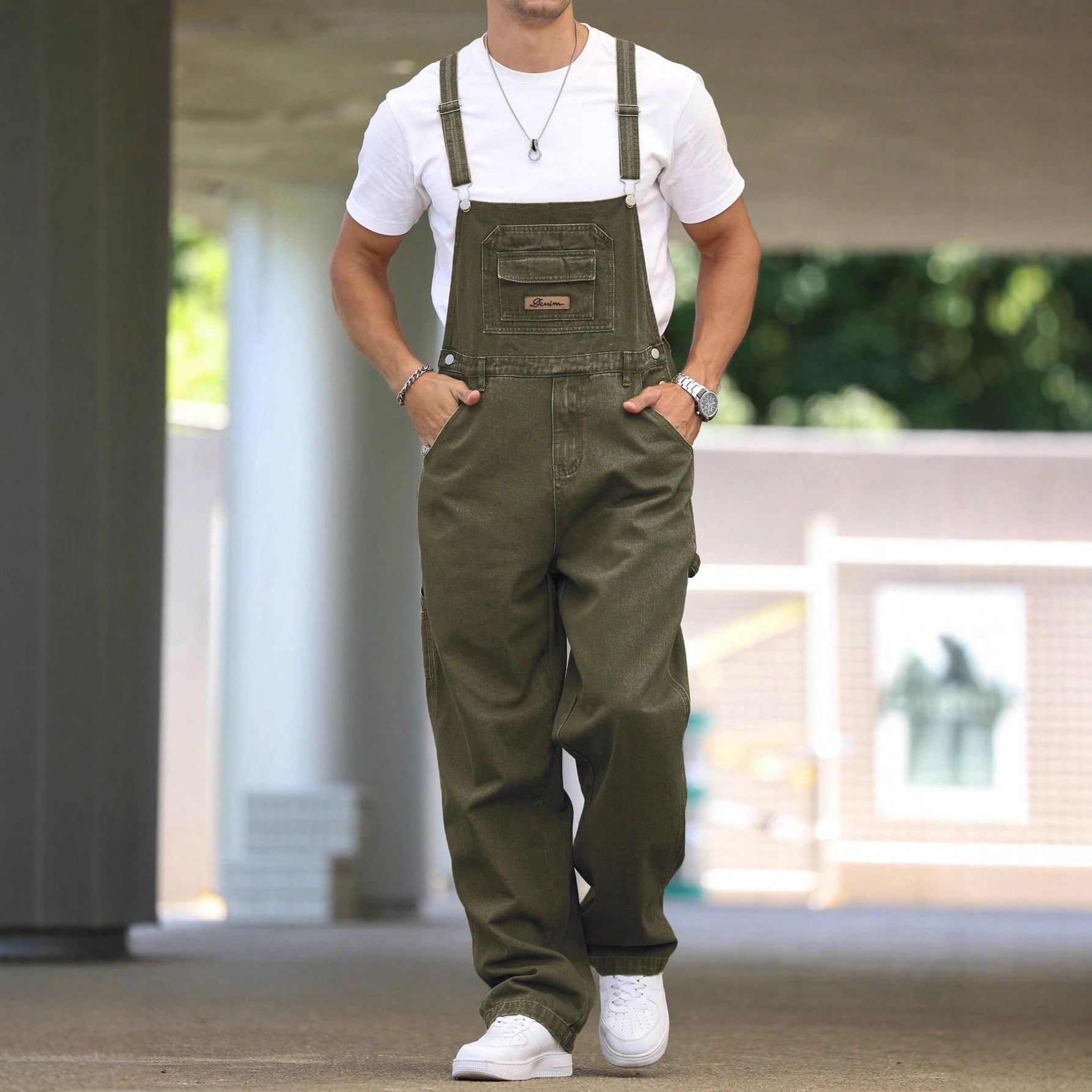 Pantalon en jean à bretelles tendance, style streetwear décontracté, idéal pour le travail