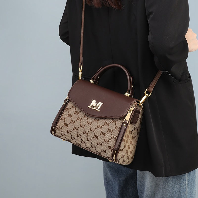 Sac bandoulière tendance au look sophistiqué et haut de gamme