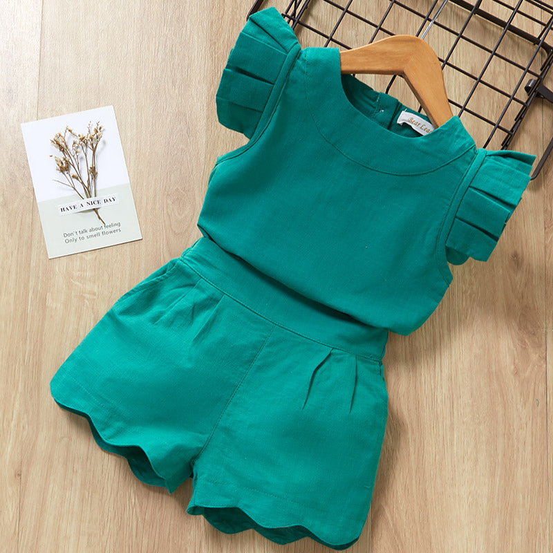 Vêtements pour bébés filles : T-shirt à manches courtes, pantalon et robe.