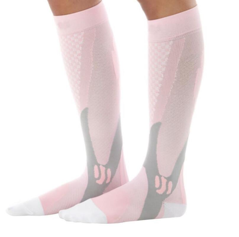 Chaussettes de compression pour hommes et femmes, coupe athlétique graduée optimale, idéales pour la course, les voyages en avion et pour améliorer l'endurance, la circulation et la récupération.