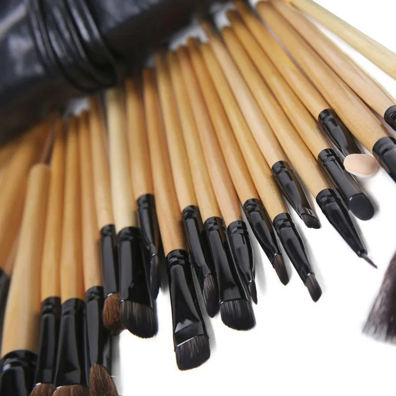 Coffret cadeau de 24 pinceaux de maquillage professionnels pour sourcils, poudre, fond de teint et fards à paupières.