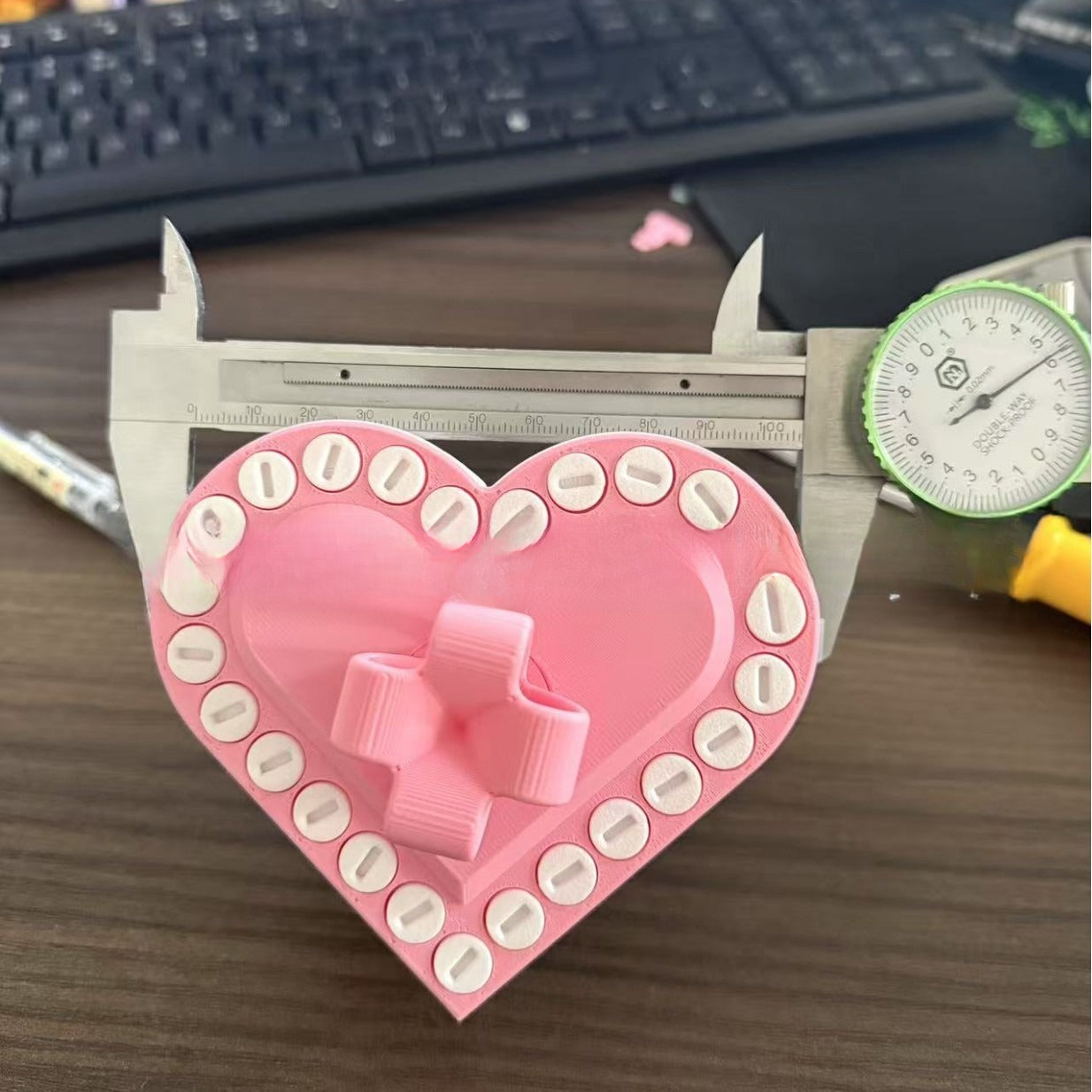 Boîte cadeau agaçante, boîte cadeau 3D amusante avec vis, boîte cadeau farce, boîte cadeau originale pour le Nouvel An