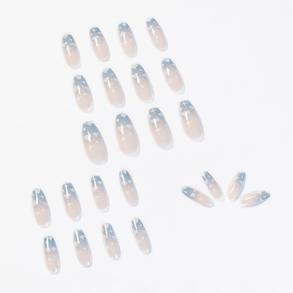 Porter des faux ongles souples et finis