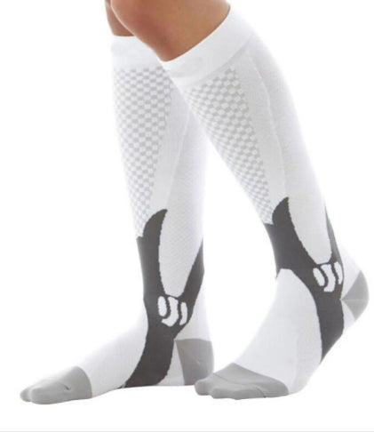 Chaussettes de compression pour hommes et femmes, coupe athlétique graduée optimale, idéales pour la course, les voyages en avion et pour améliorer l'endurance, la circulation et la récupération.