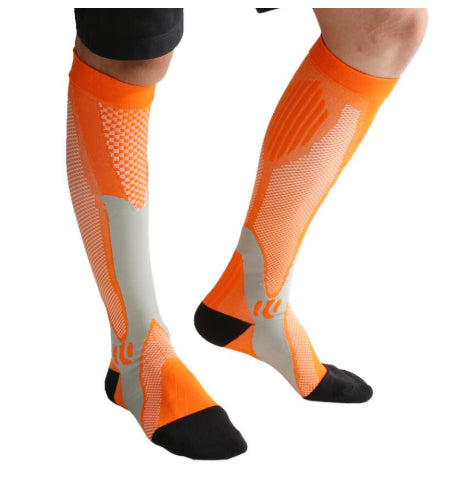 Chaussettes de compression pour hommes et femmes, coupe athlétique graduée optimale, idéales pour la course, les voyages en avion et pour améliorer l'endurance, la circulation et la récupération.