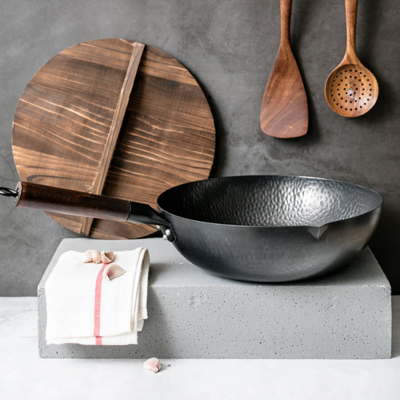 Poêle en fer traditionnelle, wok en fer fait main