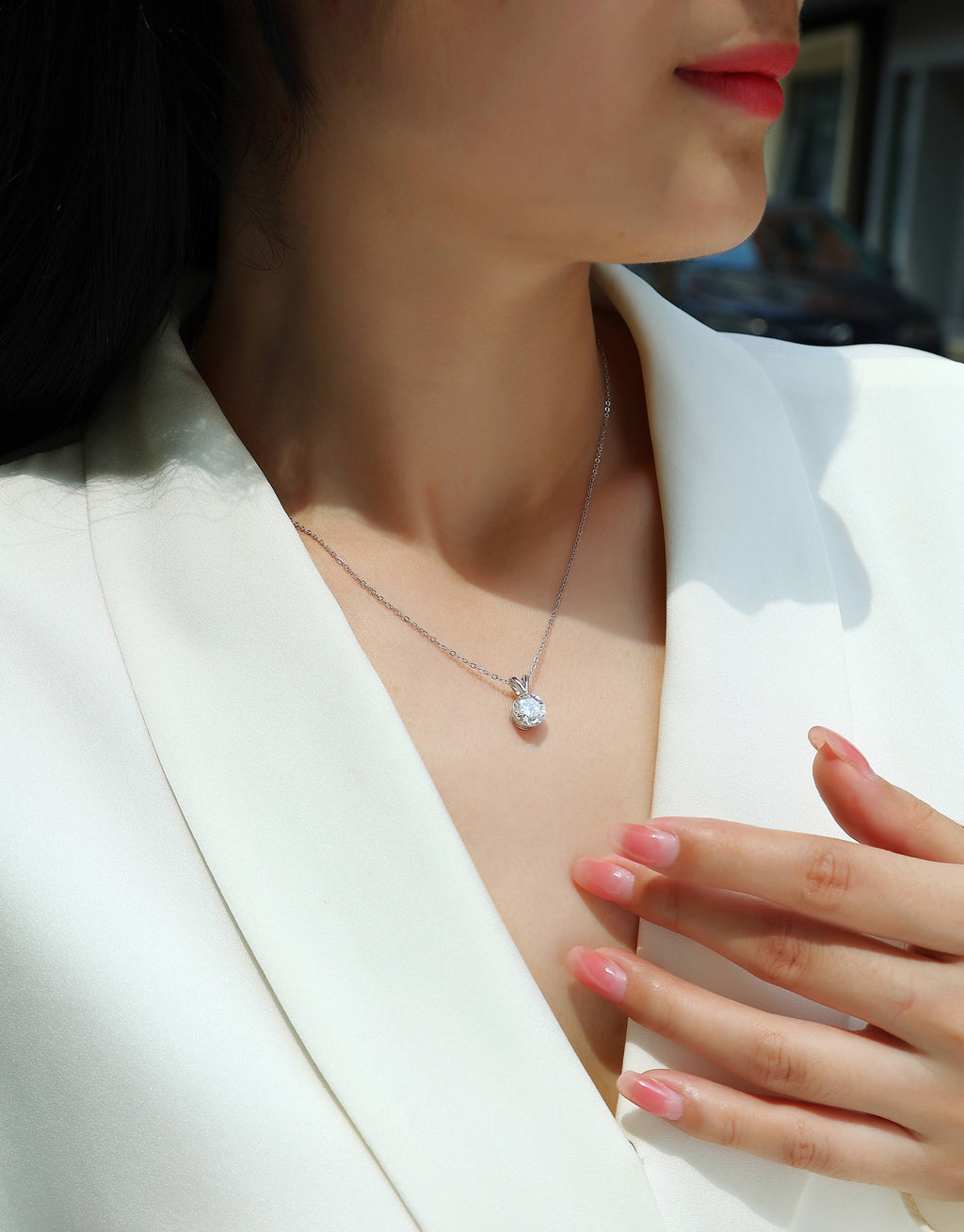 Pendentif en forme de V - Un bijou de luxe et tendance serti d'un diamant Moissan de 2 carats, en argent sterling S925 plaqué platine.