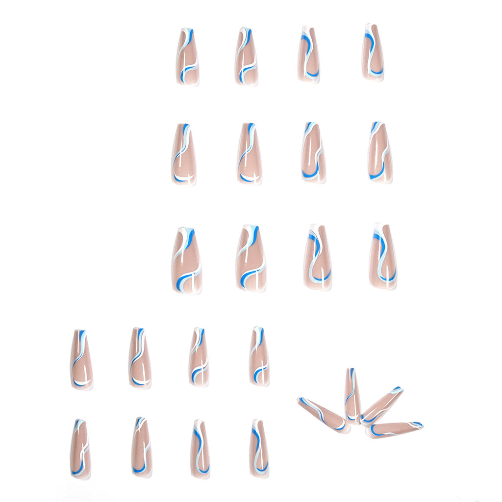 Porter des faux ongles souples et finis
