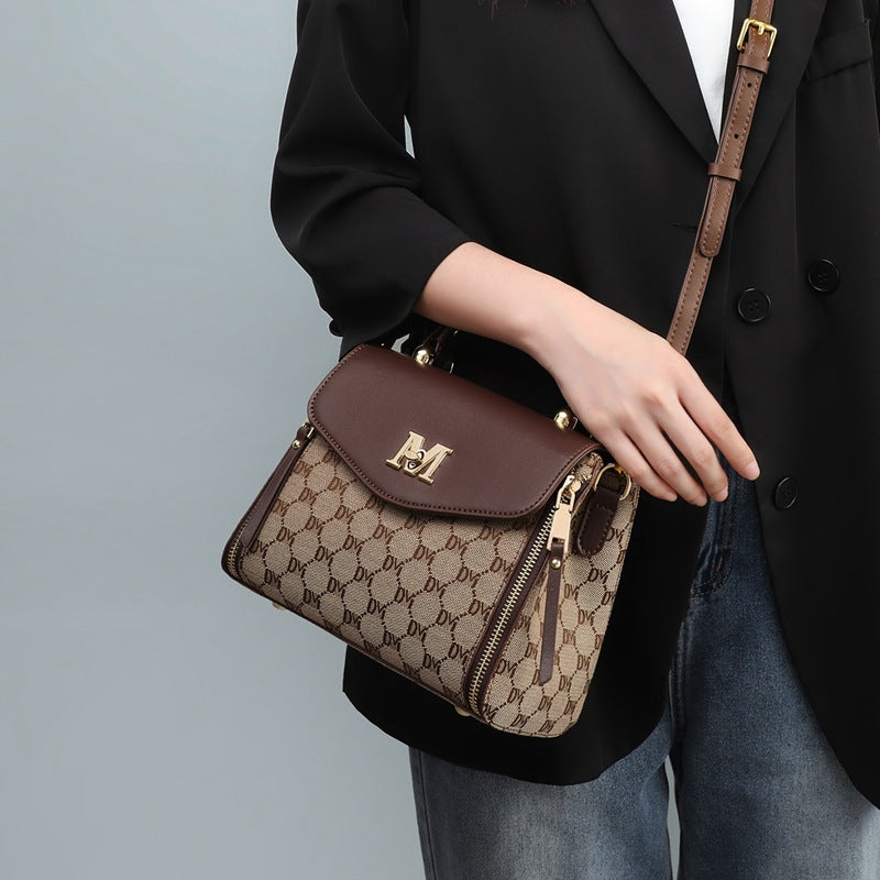 Sac bandoulière tendance au look sophistiqué et haut de gamme