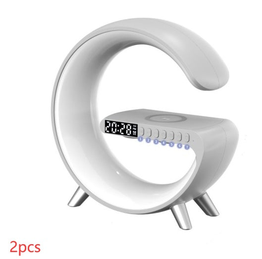 Lampe LED intelligente en forme de G avec enceinte Bluetooth, chargeur sans fil et application pour lampe d'ambiance. Contrôlez votre décoration de chambre.