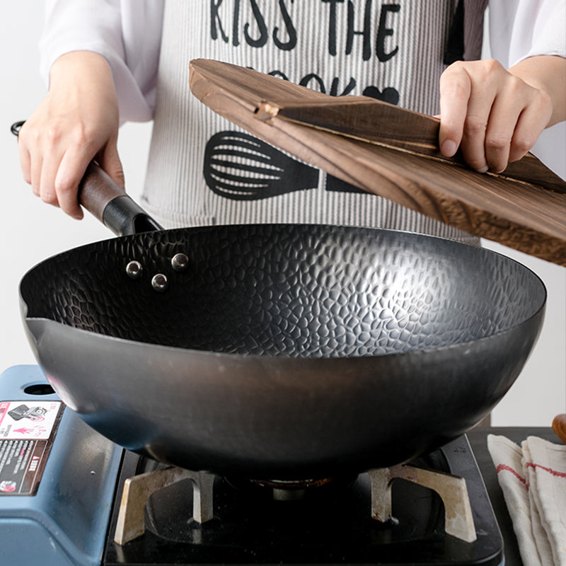 Poêle en fer traditionnelle, wok en fer fait main