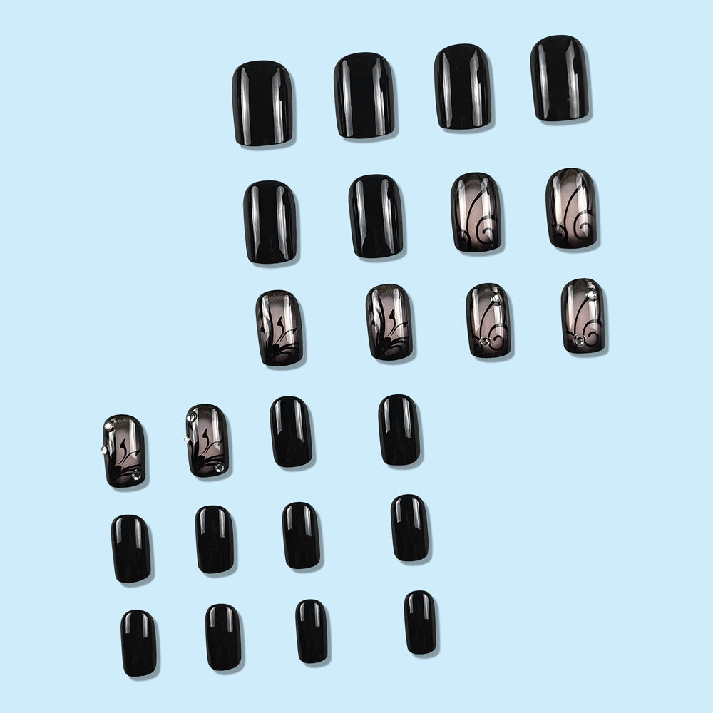 Style Dark Ins Black Vine Portant des Ongles et des Clous