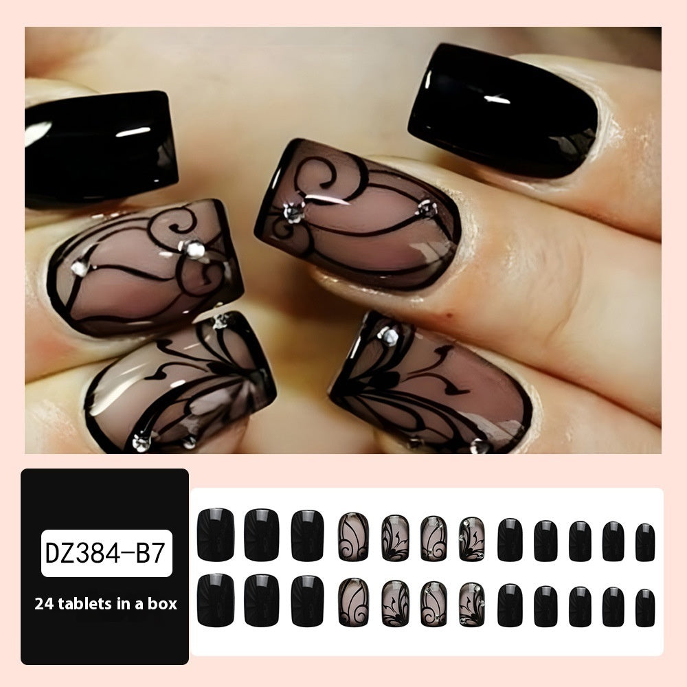 Style Dark Ins Black Vine Portant des Ongles et des Clous