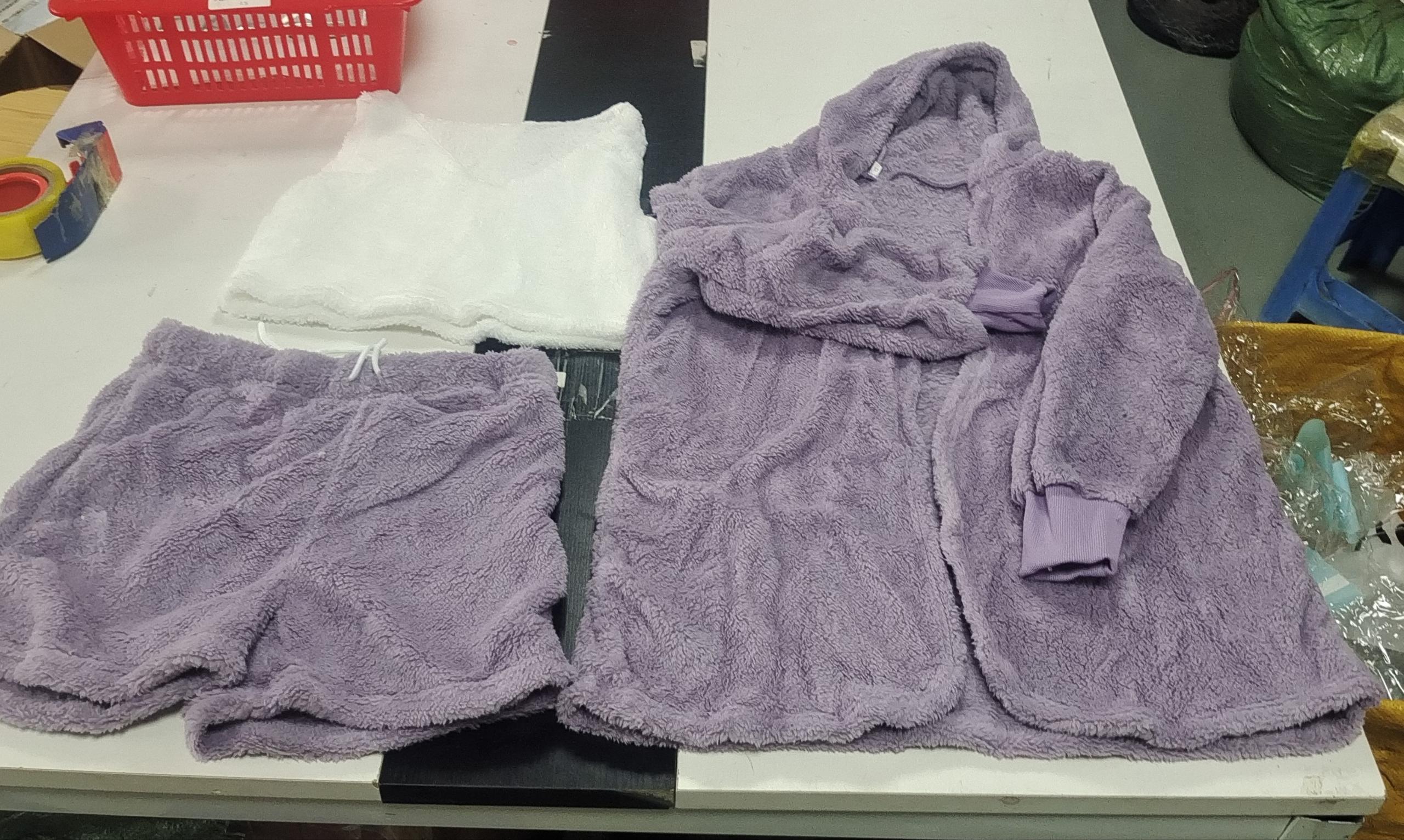 Ensemble pyjama 3 pièces pour femme : débardeur court à manches longues et short à cordon