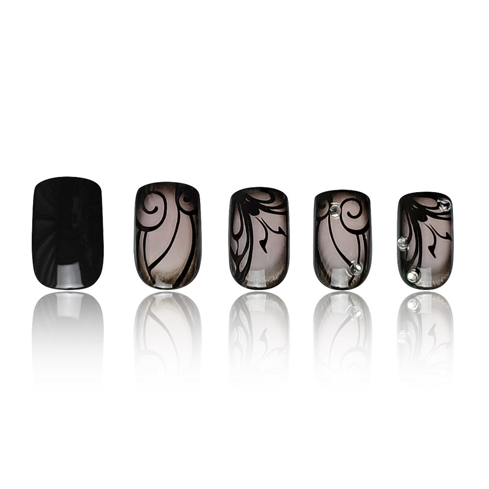 Style Dark Ins Black Vine Portant des Ongles et des Clous