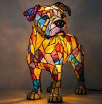 Lampes en résine représentant un chien étrange et coloré